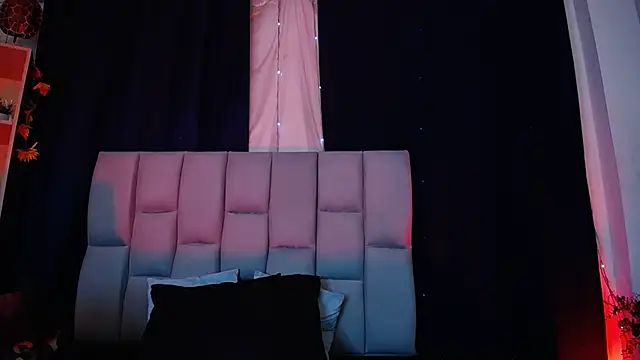 Emilyy05  online show from 02-05-26, 01:12