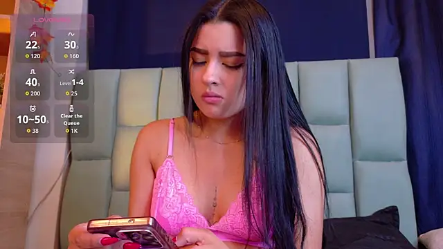 Snapshot of Emilyy05_ chatting on 07-11-26, 01:17 Emilyy05 online show from 07-11-26, 01:17