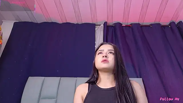 Emilyy05  online show from 04-18-26, 12:35