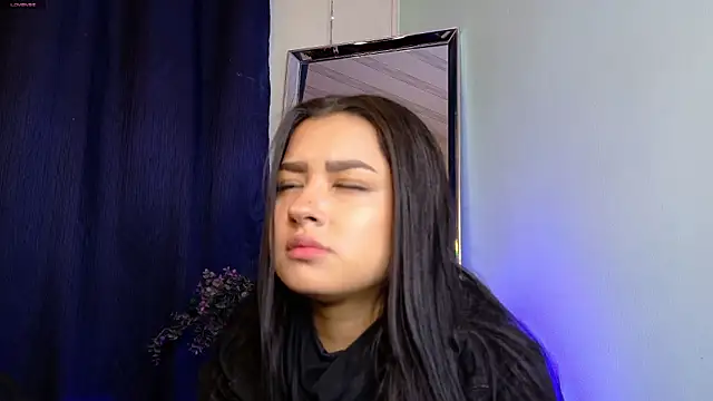 Emilyy05  online show from 03-27-26, 11:38