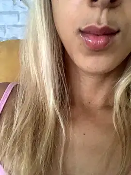 Snapshot of bety13 chatting on 01-09-26, 03:08 bety13 online show from 01-09-26, 03:08