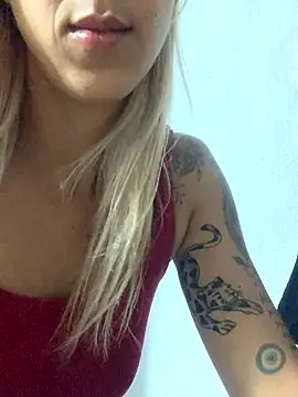 Snapshot of bety13 chatting on 01-06-26, 11:53 bety13 online show from 01-06-26, 11:53