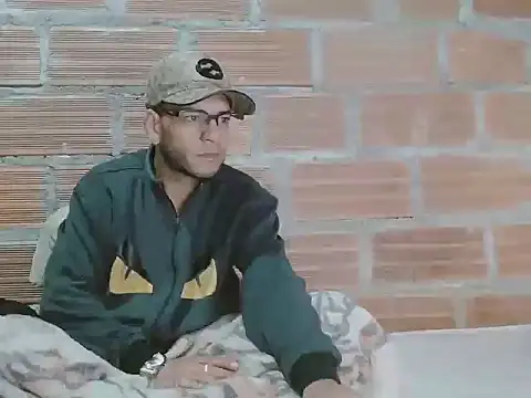 Snapshot of Alphamaster_92 chatting on 01-13-26, 01:37 Alphamaster 92 online show from 01-13-26, 01:37