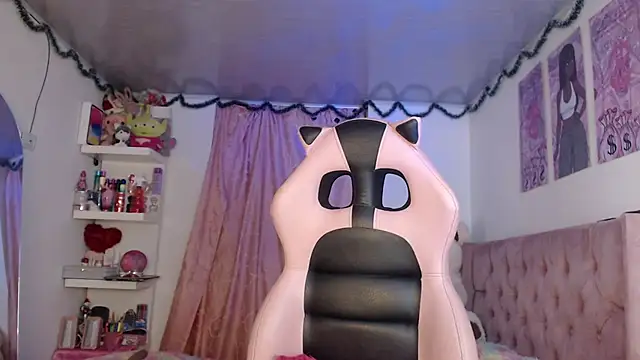 Snapshot of violett_brown9 chatting on 06-15-26, 06:57 violett brown9 online show from 06-15-26, 06:57