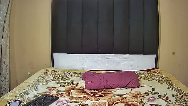 DesiredQueen27 online show from 04-09-26, 04:14