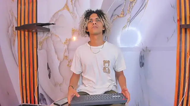 Victor LatinBoy online show from 12-20-25, 06:55