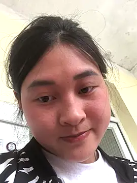 Snapshot of Bayyy-- chatting on 12-21-25, 06:37 Bayyy-- online show from 12-21-25, 06:37