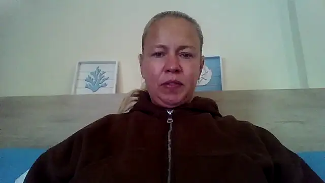 Snapshot of jennyblondeuk chatting on 05-07-26, 04:21 jennyblondeuk online show from 05-07-26, 04:21