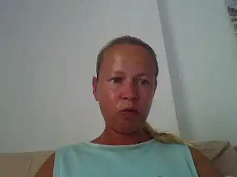 Snapshot of jennyblondeuk chatting on 06-19-26, 05:41 jennyblondeuk online show from 06-19-26, 05:41