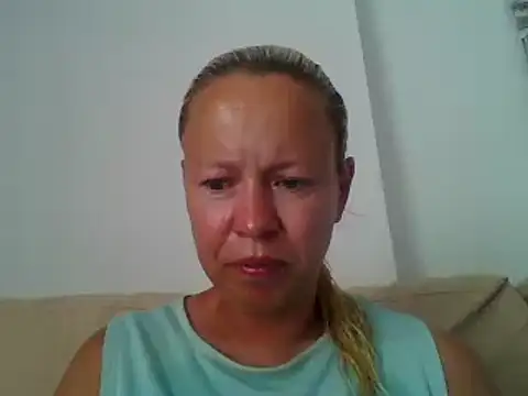 Snapshot of jennyblondeuk chatting on 06-02-26, 02:39 jennyblondeuk online show from 06-02-26, 02:39