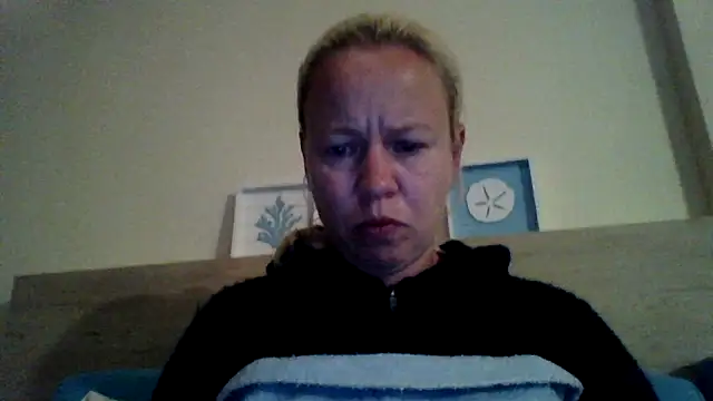 Snapshot of jennyblondeuk chatting on 05-11-26, 07:22 jennyblondeuk online show from 05-11-26, 07:22