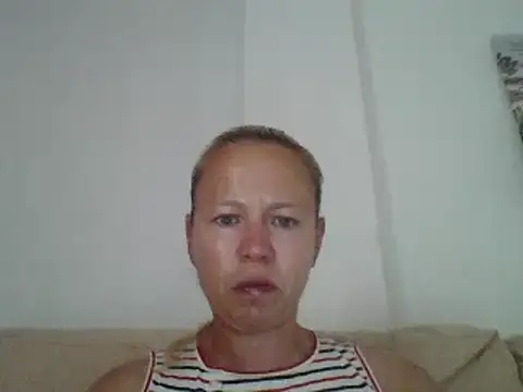 Snapshot of jennyblondeuk chatting on 05-28-26, 04:35 jennyblondeuk online show from 05-28-26, 04:35