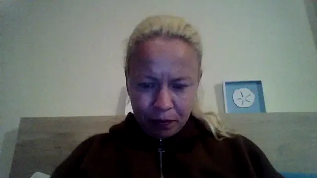 Snapshot of jennyblondeuk chatting on 04-29-26, 09:43 jennyblondeuk online show from 04-29-26, 09:43