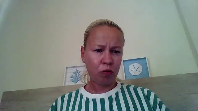 Snapshot of jennyblondeuk chatting on 05-10-26, 01:57 jennyblondeuk online show from 05-10-26, 01:57