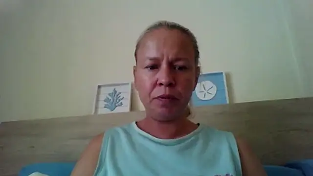 Snapshot of jennyblondeuk chatting on 05-12-26, 02:45 jennyblondeuk online show from 05-12-26, 02:45