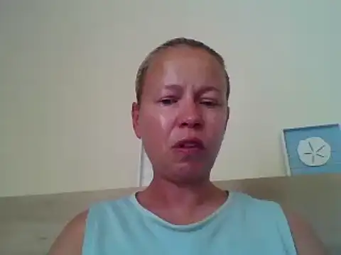 Snapshot of jennyblondeuk chatting on 05-21-26, 03:20 jennyblondeuk online show from 05-21-26, 03:20
