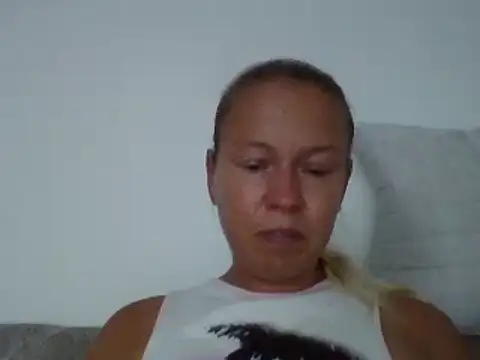 Snapshot of jennyblondeuk chatting on 07-08-26, 03:34 jennyblondeuk online show from 07-08-26, 03:34