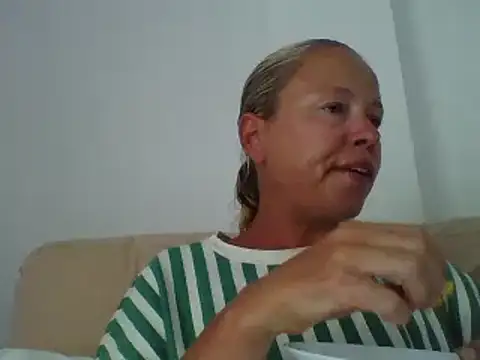 Snapshot of jennyblondeuk chatting on 06-13-26, 04:16 jennyblondeuk online show from 06-13-26, 04:16