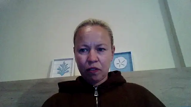Snapshot of jennyblondeuk chatting on 05-08-26, 06:56 jennyblondeuk online show from 05-08-26, 06:56