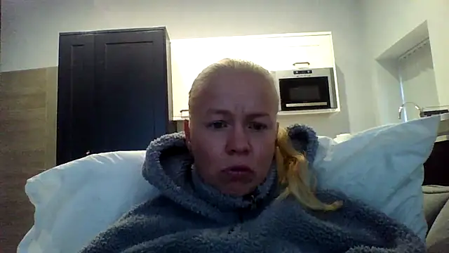 jennyblondeuk online show from 04-02-26, 05:30