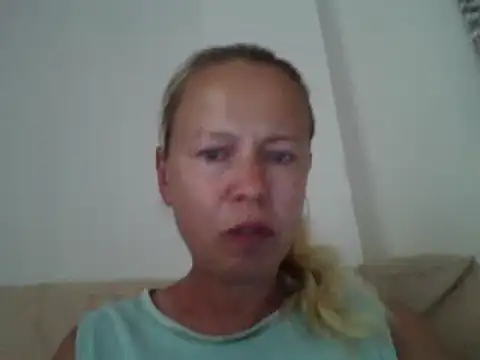 Snapshot of jennyblondeuk chatting on 05-29-26, 06:58 jennyblondeuk online show from 05-29-26, 06:58