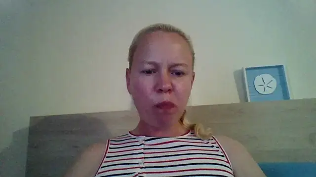 Snapshot of jennyblondeuk chatting on 04-19-26, 06:10 jennyblondeuk online show from 04-19-26, 06:10