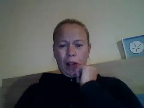 Snapshot of jennyblondeuk chatting on 05-15-26, 08:07 jennyblondeuk online show from 05-15-26, 08:07