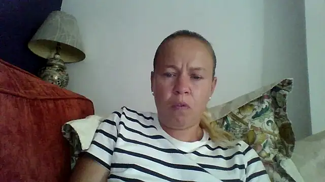 Snapshot of jennyblondeuk chatting on 07-16-26, 04:15 jennyblondeuk online show from 07-16-26, 04:15