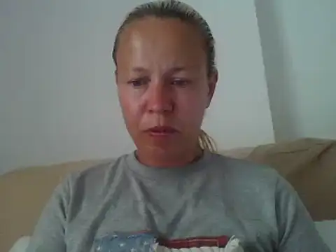 Snapshot of jennyblondeuk chatting on 06-01-26, 05:34 jennyblondeuk online show from 06-01-26, 05:34