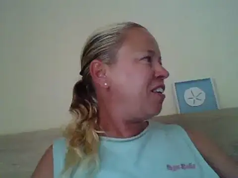 Snapshot of jennyblondeuk chatting on 05-23-26, 06:29 jennyblondeuk online show from 05-23-26, 06:29