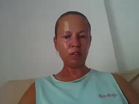 Snapshot of jennyblondeuk chatting on 06-21-26, 03:29 jennyblondeuk online show from 06-21-26, 03:29