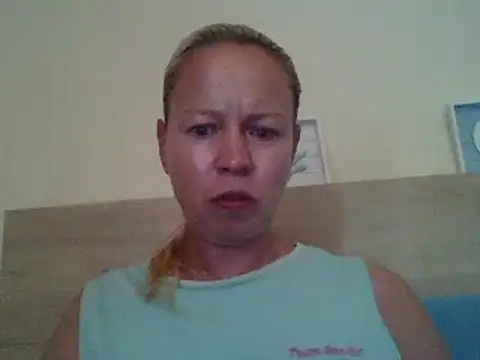 Snapshot of jennyblondeuk chatting on 05-18-26, 05:18 jennyblondeuk online show from 05-18-26, 05:18