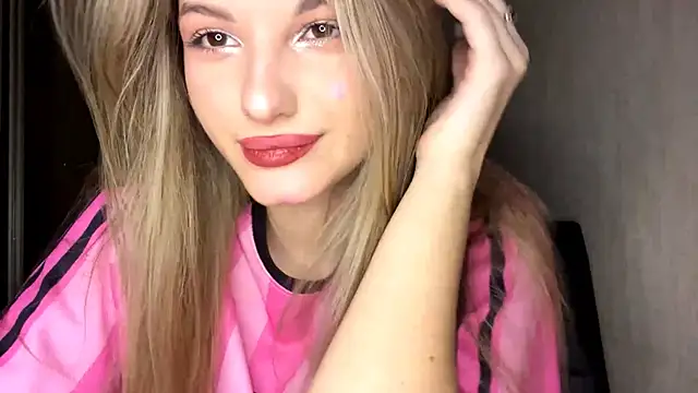 Snapshot of EmllyLighty chatting on 01-12-26, 08:21 EmllyLighty online show from 01-12-26, 08:21