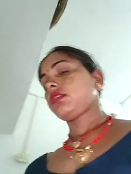 Snapshot of Mahima_rani34 chatting on 06-05-26, 10:15 Mahima rani34 online show from 06-05-26, 10:15