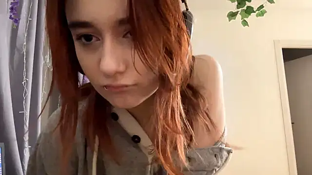 Snapshot of LoftingMumps chatting on 12-22-25, 01:50 LoftingMumps online show from 12-22-25, 01:50