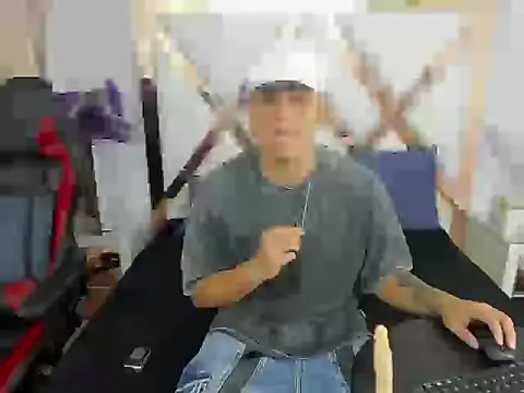 Snapshot of ThomasThund chatting on 01-06-26, 01:37 ThomasThund online show from 01-06-26, 01:37