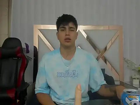 Snapshot of ThomasThund chatting on 01-08-26, 01:06 ThomasThund online show from 01-08-26, 01:06