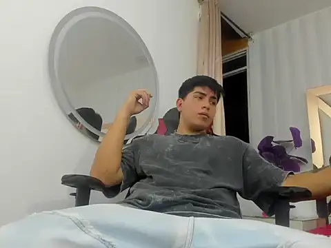 Snapshot of ThomasThund chatting on 01-14-26, 02:59 ThomasThund online show from 01-14-26, 02:59