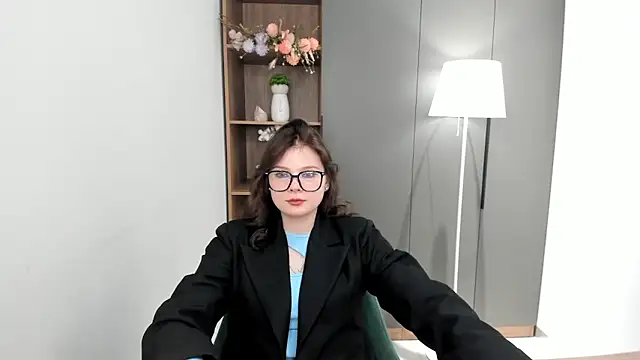 Snapshot of QuinnHeileman chatting on 12-23-25, 09:30 QuinnHeileman online show from 12-23-25, 09:30