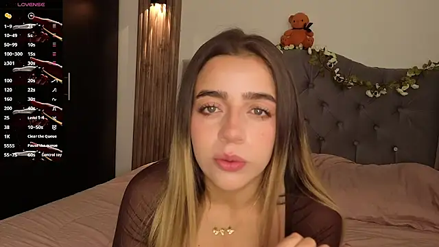 Snapshot of cute_emmma chatting on 05-01-26, 11:15 cute emmma online show from 05-01-26, 11:15