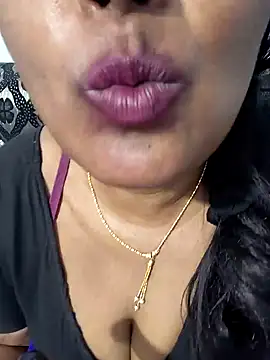 Snapshot of siri_tamiltelugu chatting on 01-07-26, 03:33 siri tamiltelugu online show from 01-07-26, 03:33