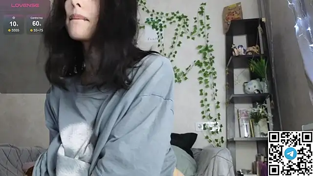 LeonaHinnes online show from 04-05-26, 01:29