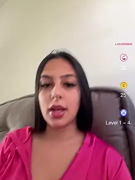 Snapshot of jujuarantes__2026 chatting on 05-27-26, 02:24 jujuarantes 2026 online show from 05-27-26, 02:24