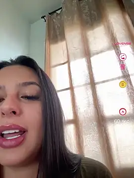 Snapshot of jujuarantes__2026 chatting on 06-04-26, 02:11 jujuarantes 2026 online show from 06-04-26, 02:11
