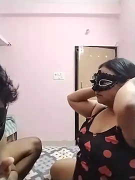 Snapshot of DesiSeductress chatting on 06-18-26, 03:39 DesiSeductress online show from 06-18-26, 03:39