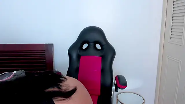 Megansweetcome online show from 04-12-26, 07:17