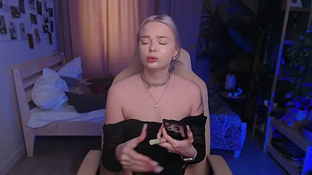 Leslie Caronn online show from 03-09-26, 07:45