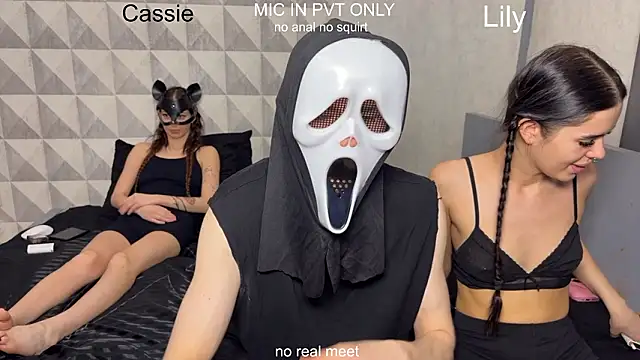 Snapshot of girls_secrets chatting on 02-18-26, 11:06 girls secrets online show from 02-18-26, 11:06