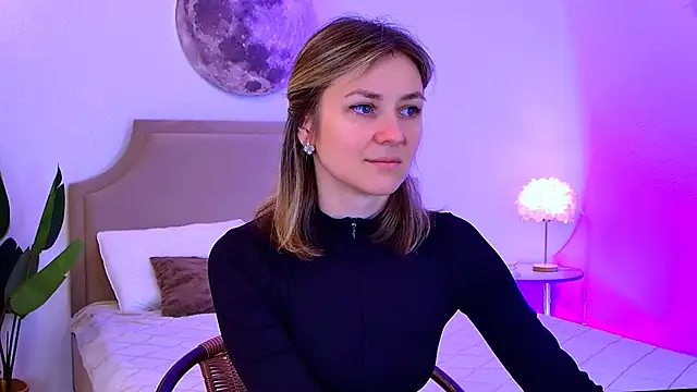 Snapshot of EmeraldGlow chatting on 02-27-26, 02:39 EmeraldGlow online show from 02-27-26, 02:39