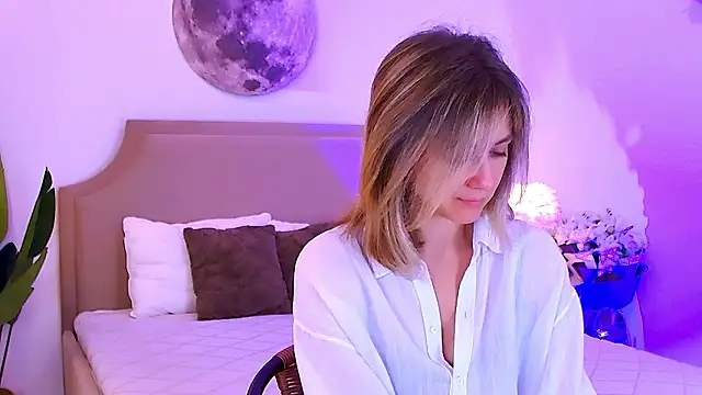 Snapshot of EmeraldGlow chatting on 02-17-26, 02:47 EmeraldGlow online show from 02-17-26, 02:47